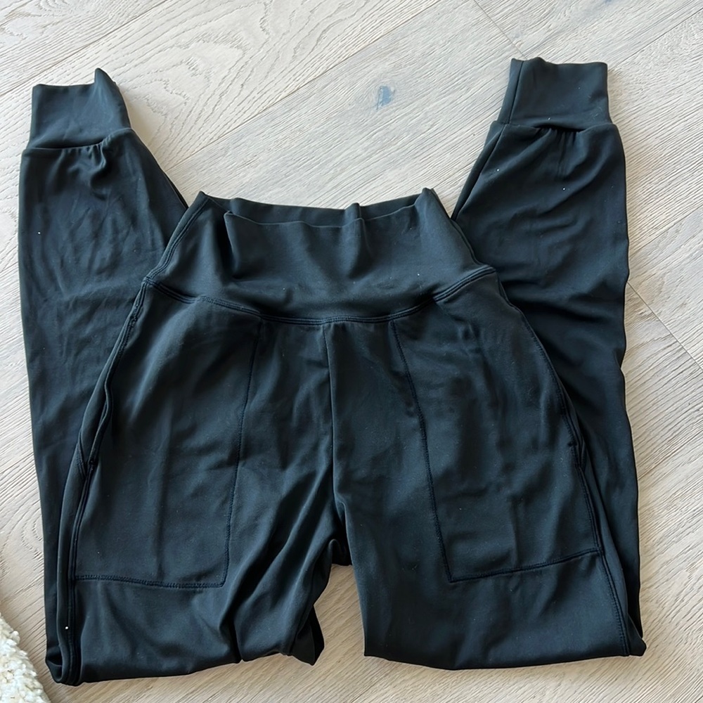 NEW Paragon Joggers (S) runs small